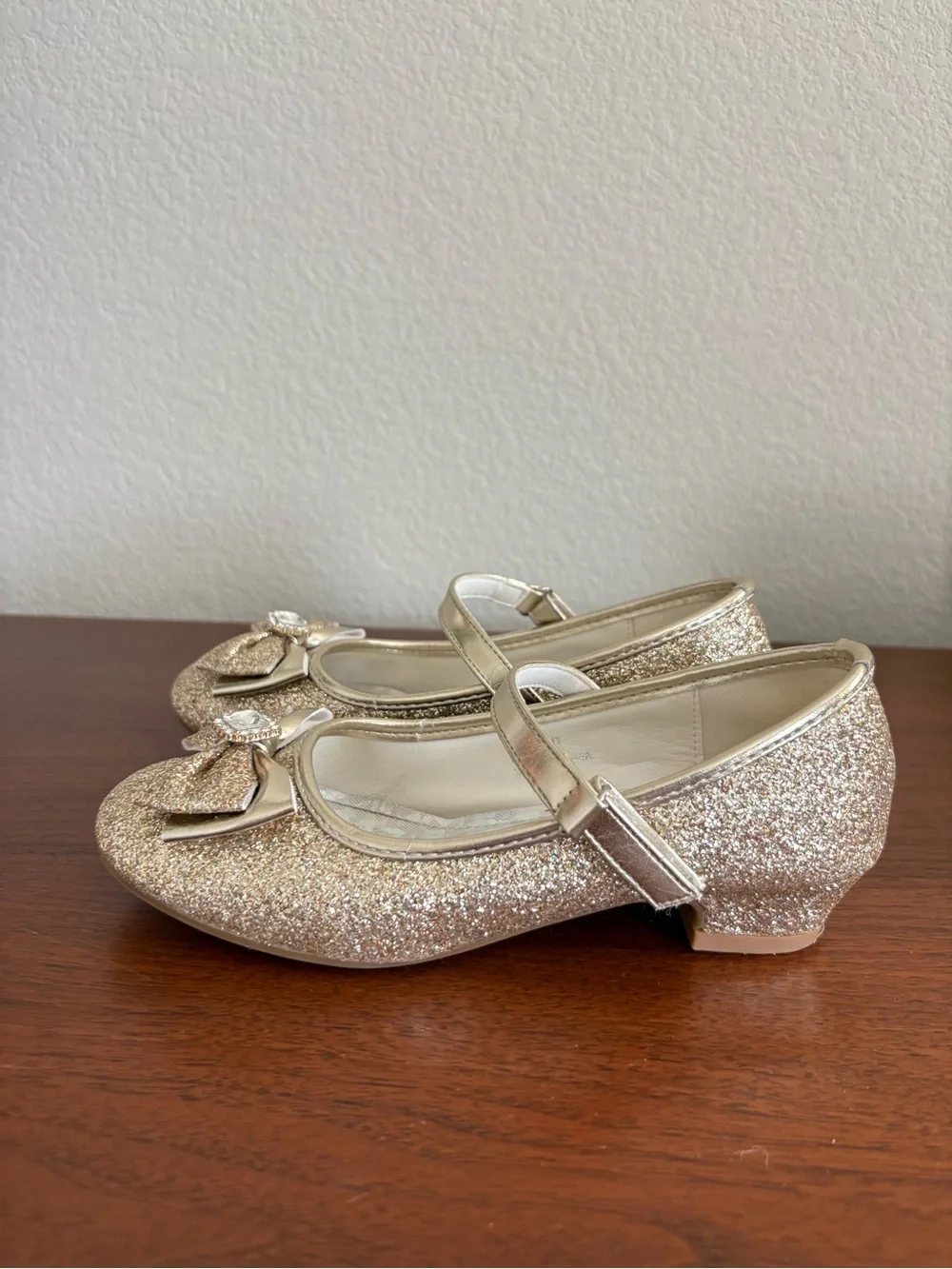 Girls' Glitter Bow Mary Jane Dress Shoes - Gold